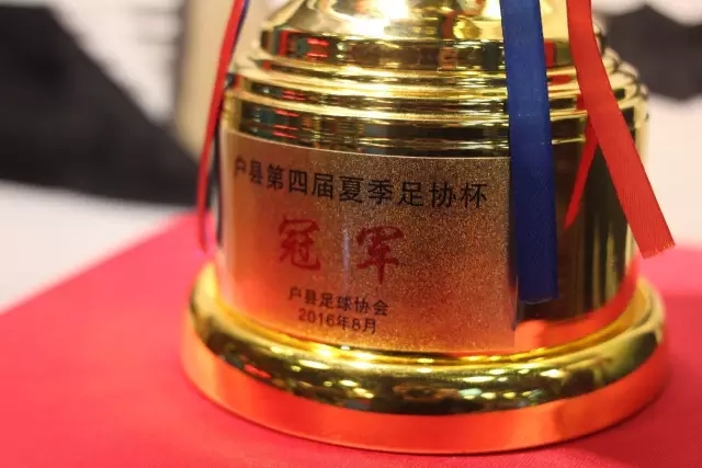 齐达内盛赞梅西：39岁仍是足球界的无敌王者